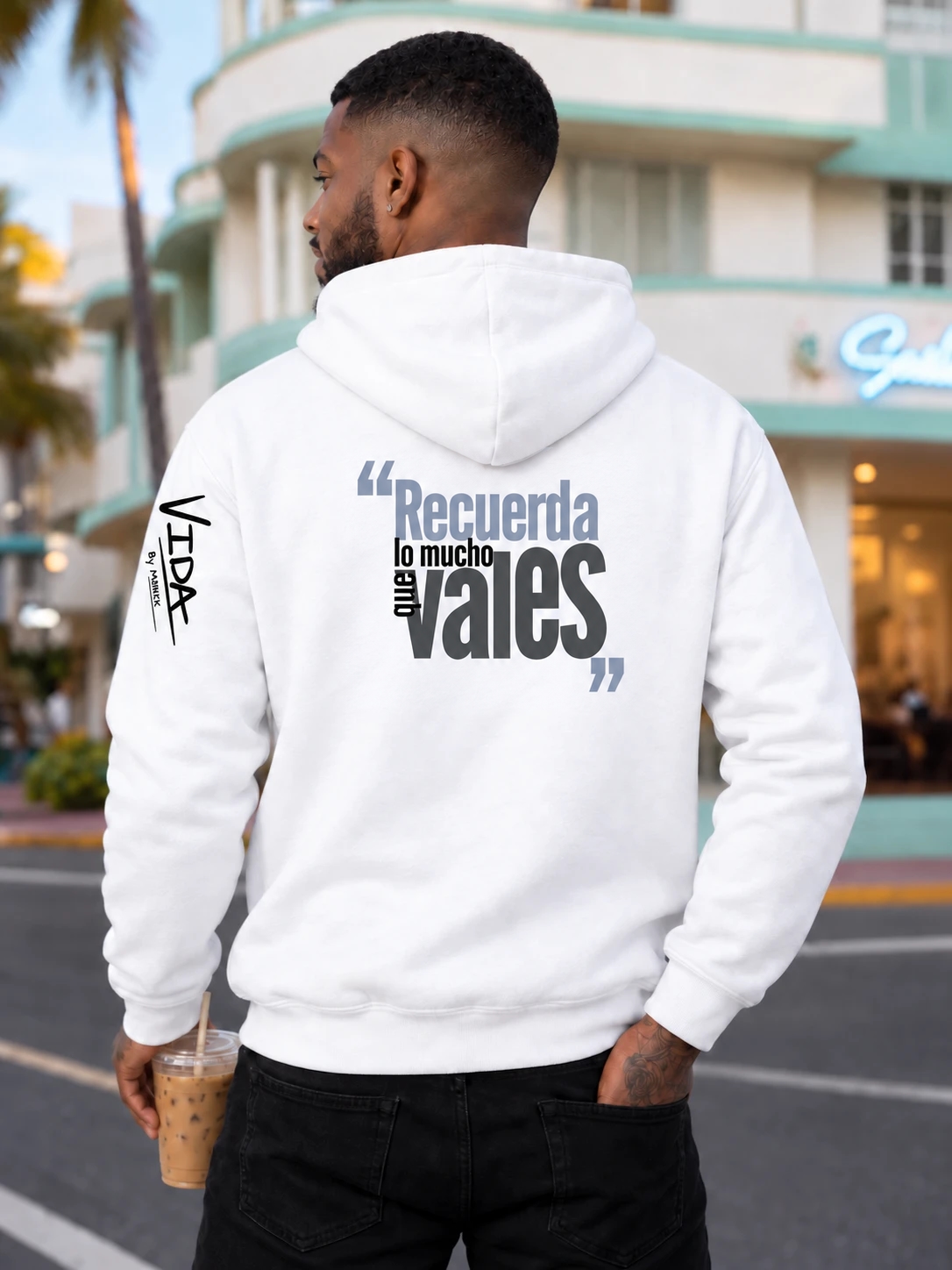 The same Tinta hoodie from behind, with the Spanish message: Recuerda lo mucho que vales